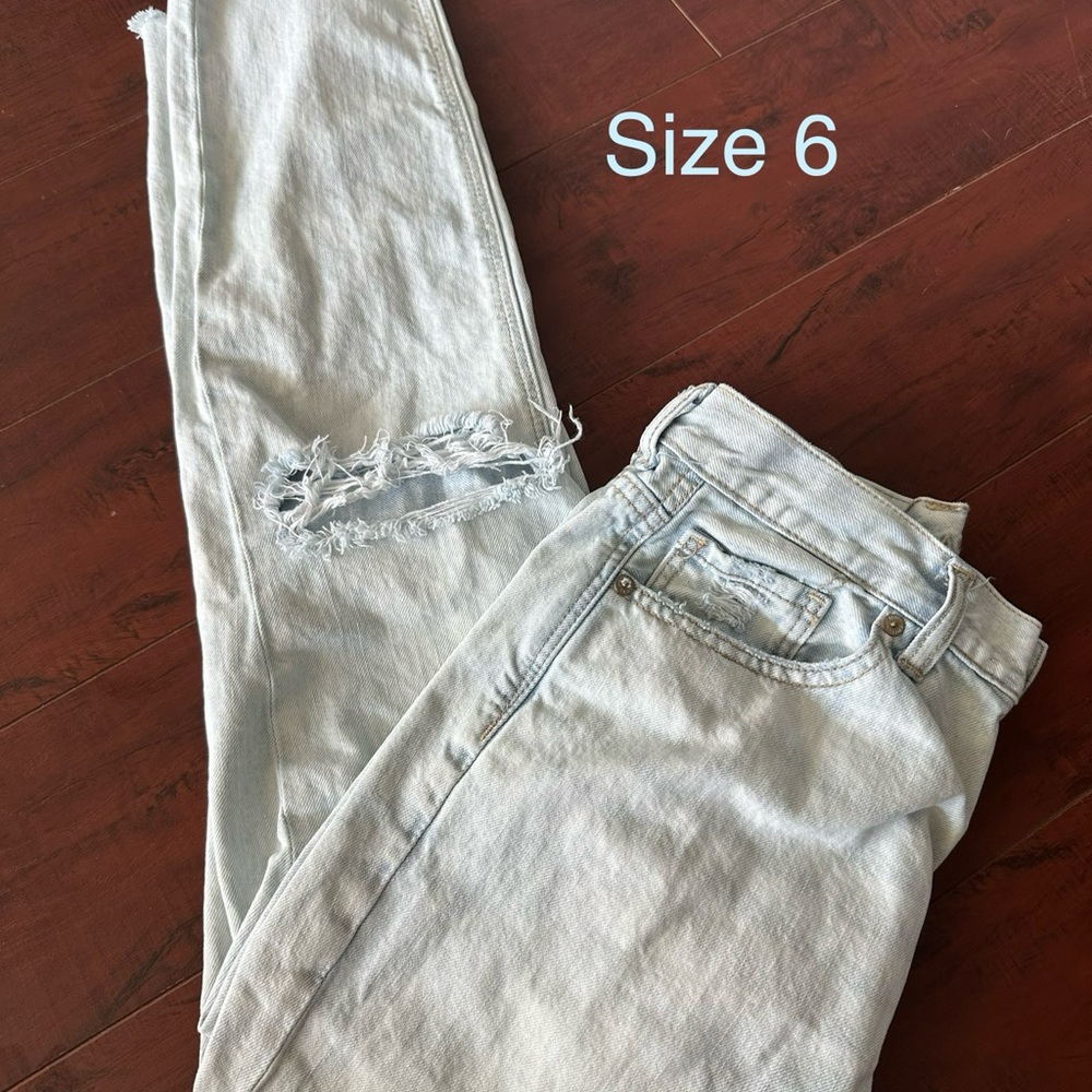 American Eagle Outfitters Light Wash Distressed Jeans